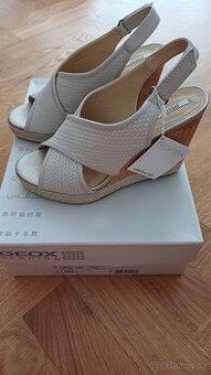 Dámské sandály na klínku/ platformě GEOX - nové