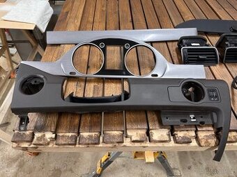 Věci interiéru(z palubní desky) Volksvagen passat b 7