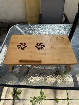 Stolek na notebook s ventilátory