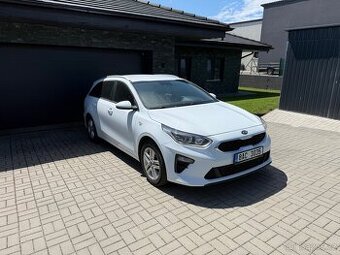 Kia Ceed 1,6crdi 2020 115t km tažné záruka DPH