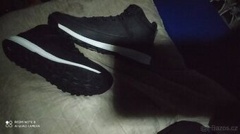 Nové nenošené tenisky pánské 9,5-10 černé i cervene