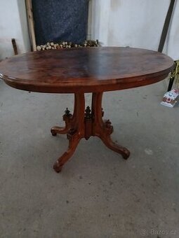 Prodám viktoriánský jídelní stůl, vyrobený mezi lety 1850 a