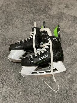 Hokejové brusle Bauer vel. 35