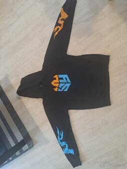 Mikina Siryakari a Ikon XS