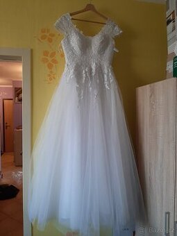 Nabízím svatební šaty velikosti 42