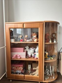 Komoda/skřínka se skleněný dveřmi