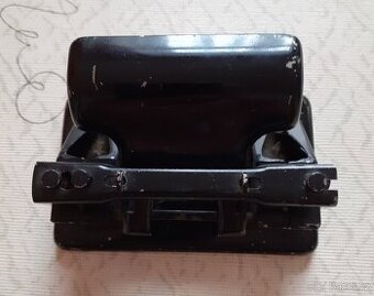 Historická starožitná děrovačka