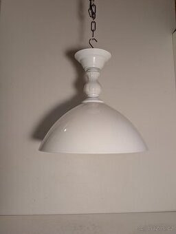 porcelánová stropnice, lustr, bílé opálové stínidlo