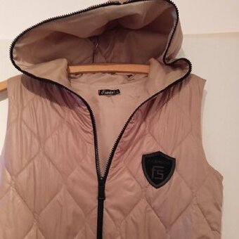 NÁDHERNÁ VESTA VEL. 40