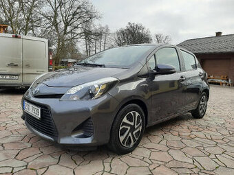 Toyota yaris 1,5 hybrid 11/2013 najeto 35 tis km