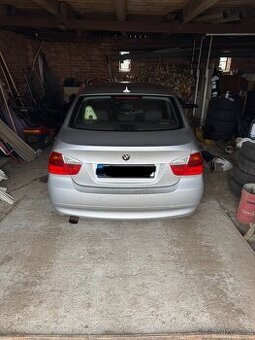 BMW e90 320i na díly nebo na opravu