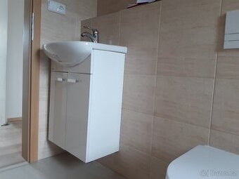 Koupelnová skříňka s umyvadlem JIKA