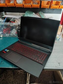 Herní notebook MSI Katana GF66 (i5-11400H, RTX 3050, 16 GB)