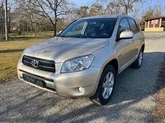 TOYOTA RAV 4 2,0i 112KW BENZÍN AUTOMAT 4X4 81.000KM