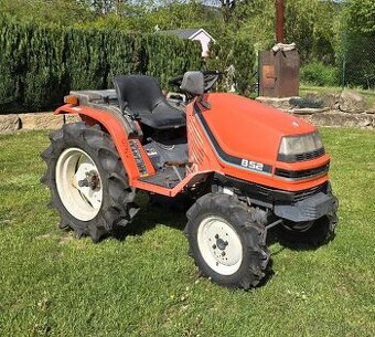 malotraktor Kubota B52