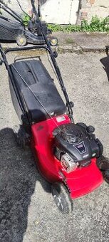 Motorova sekačka s pojezdem