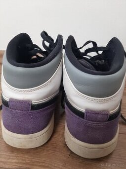 Jordan 1 Mid Suede - 1