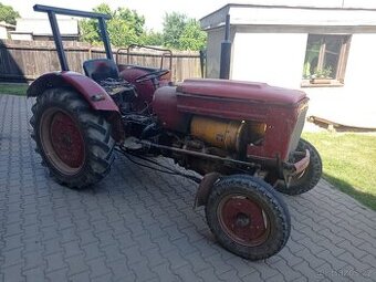Traktor Eicher + náhradní motor +příslušenství