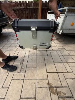 Zavazadlový kufr LOBOO s montážní sadou na Zontes 125