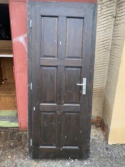 Dveře dřevěné včetně obložek, dekor palisandr, kování, 70 L