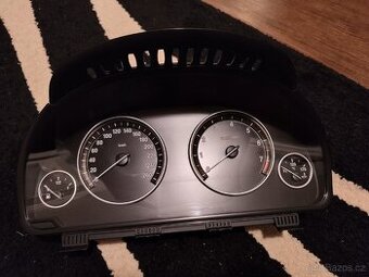 budíky BMW F10