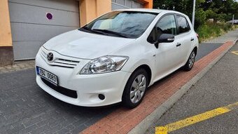 Toyota Auris 1,6 97 kw, 1. maj., 45 tis. km