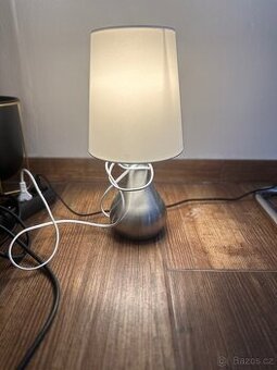 Dotyková stolní lampa