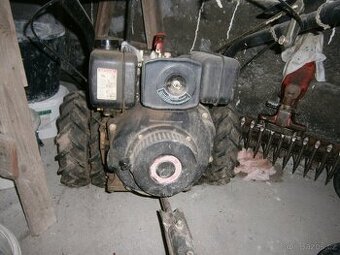 MF 70 s dieselovým motorem KIPOR KM 178 - 1