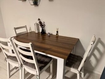 Stůl jídelní a 4 židle - pěkný stav