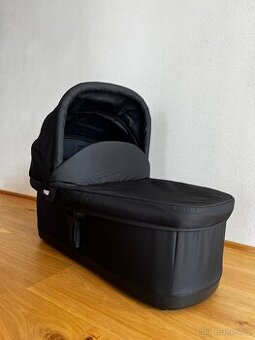 Korbička Thule Urban Glide Bassinet černá