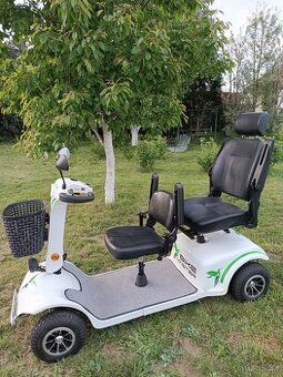 Vozík, skútr, vozítko pro seniory