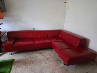 Vínově červená kožená sedací souprava