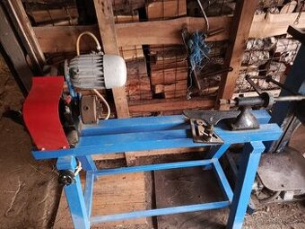 Soustruh na dřevo
