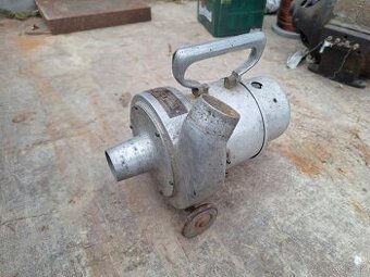 Vysavač prachu PRAGA