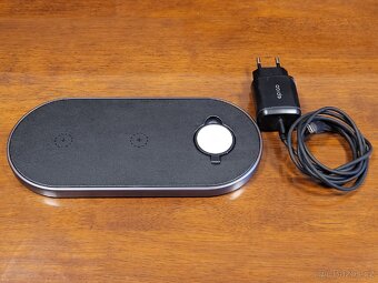 Bezdrátová nabíječka mobilů EPICO 3IN1.