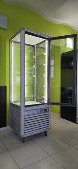 Chladící vitrína na zákusky