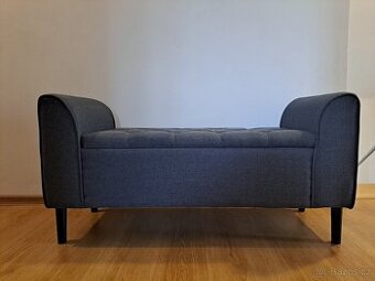 Čalouněná sedací lavice s úložným prostorem