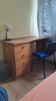 LEVNĚ  3x psací stůl + 3x postel 90x200 studentský byt