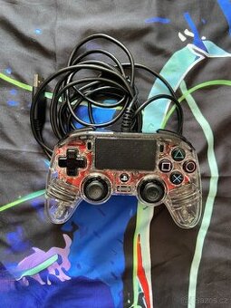 PS4 ovladač Nacon (drátový, transparentní)