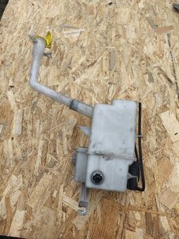 Opel Antara nádobka ostřikovačů