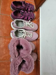 Troje dívčí boty