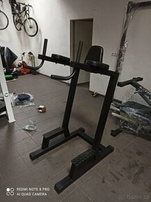 Stojan na břicho a triceps bradla