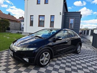 Honda Civic 2.2CDTi 5xDveře,Pěkný stav,Bez koroze