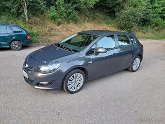 Opel Astra J 1.4 16V, 88kw, rok 2015...