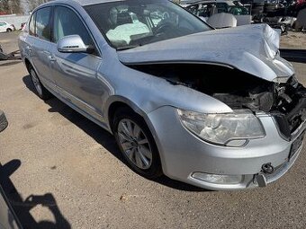 Škoda Superb 2 náhradní díly stříbrná