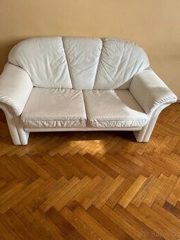 Elegantní a pohodlná pohovka