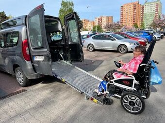 Auto pro převoz vozíčkáře přímo na invalidním vozíku