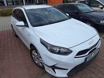 Ceed sw benzín T-i rok 2022, najeto 72.000km. Tovární Záruka