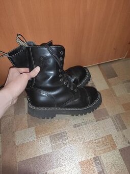 Černé boty Dr. Martens velikost 39