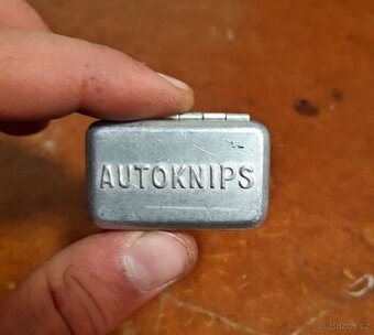 Funkční mechanická samospoušť Autoknips z 30. let